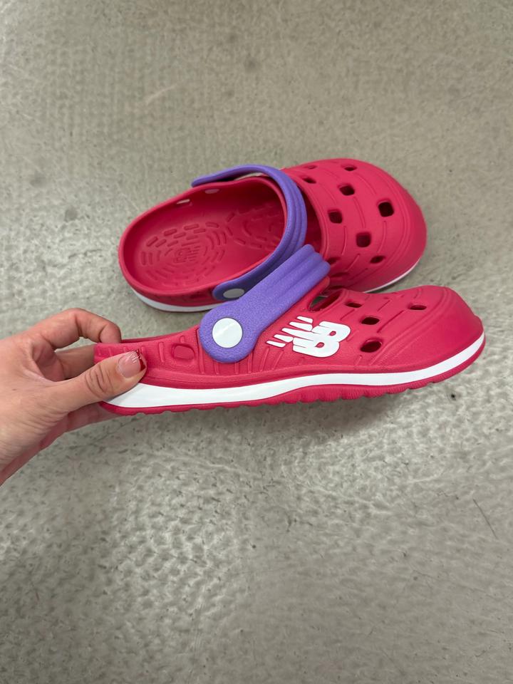 Шлёпанцы new balance