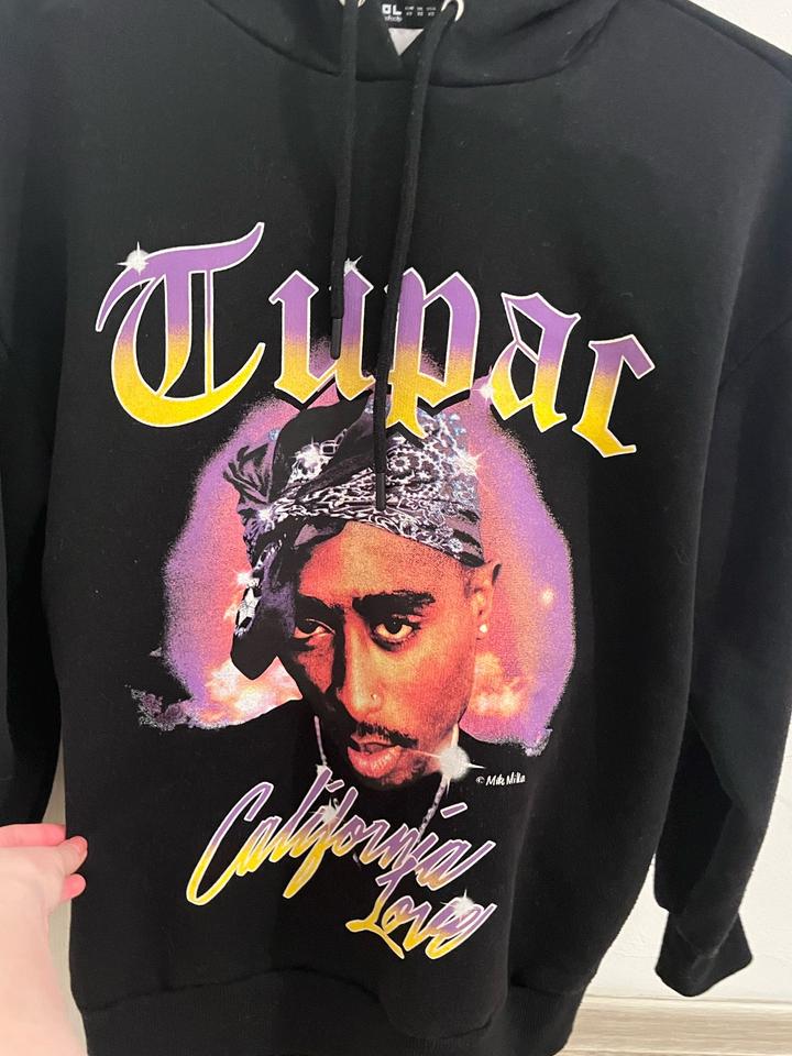 черная толстовка с тупаком