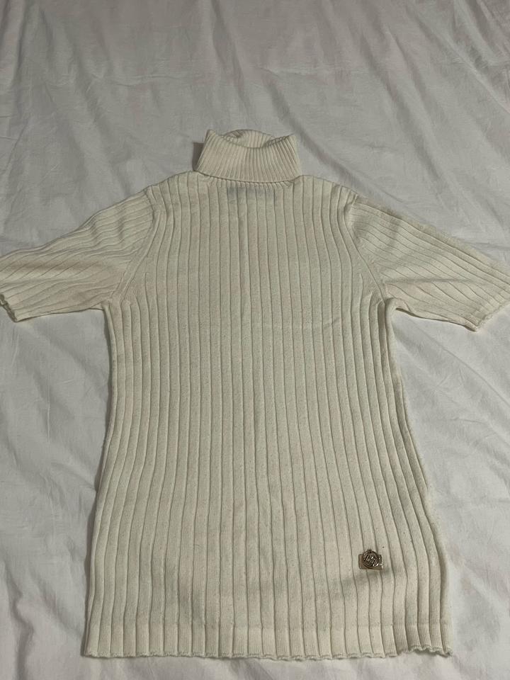 Футболка с горлышком