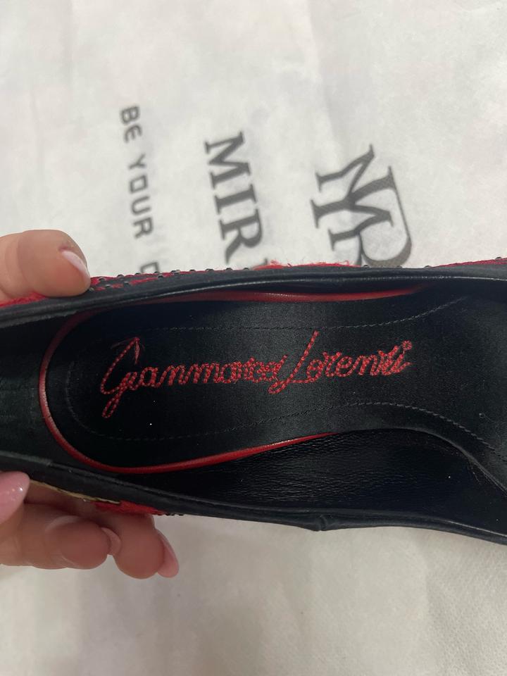 Туфли с вышивкой