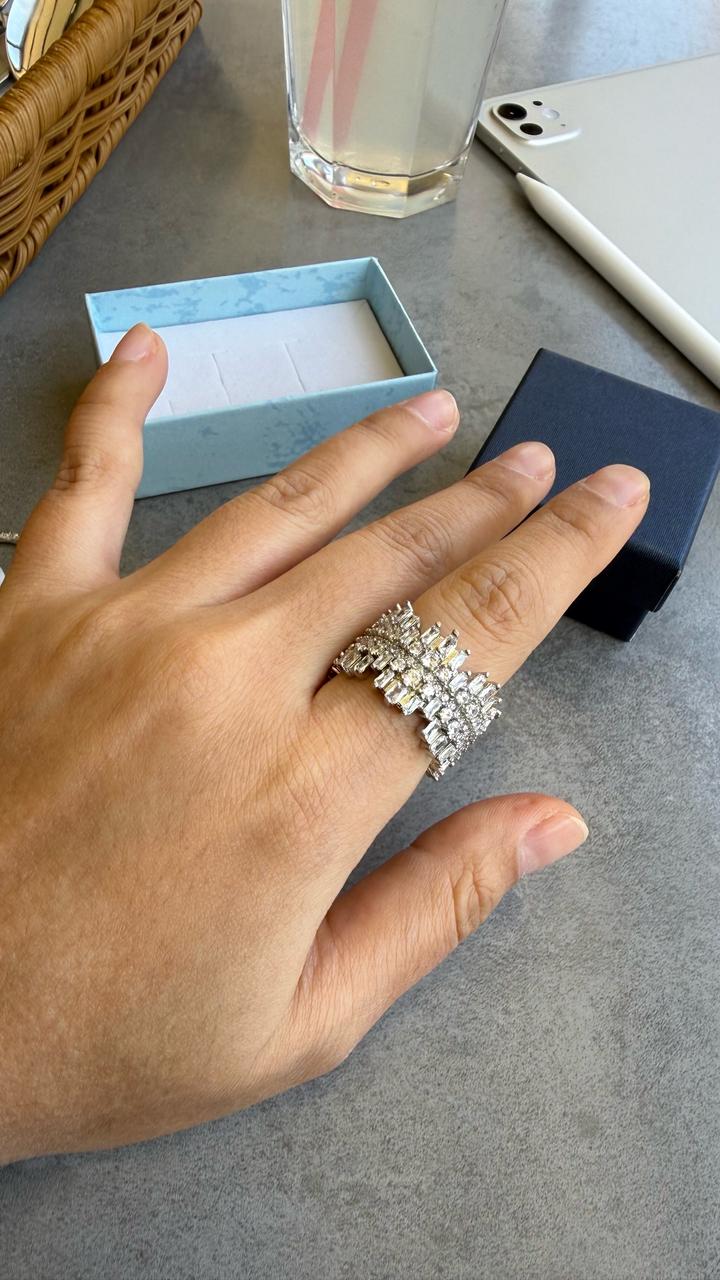 Кольцо с цирконами