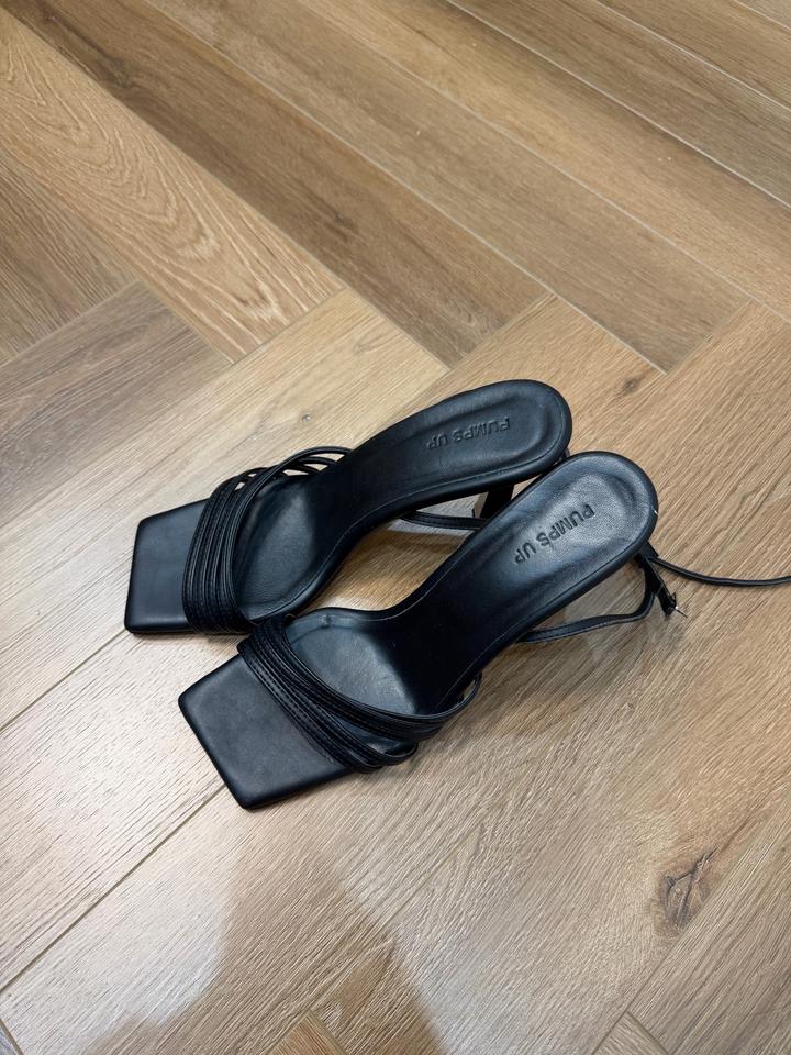 Черные босоножки 40размер НОВАЯ