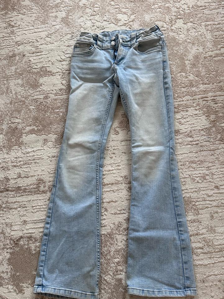 Светло голубые джинсы H&M
