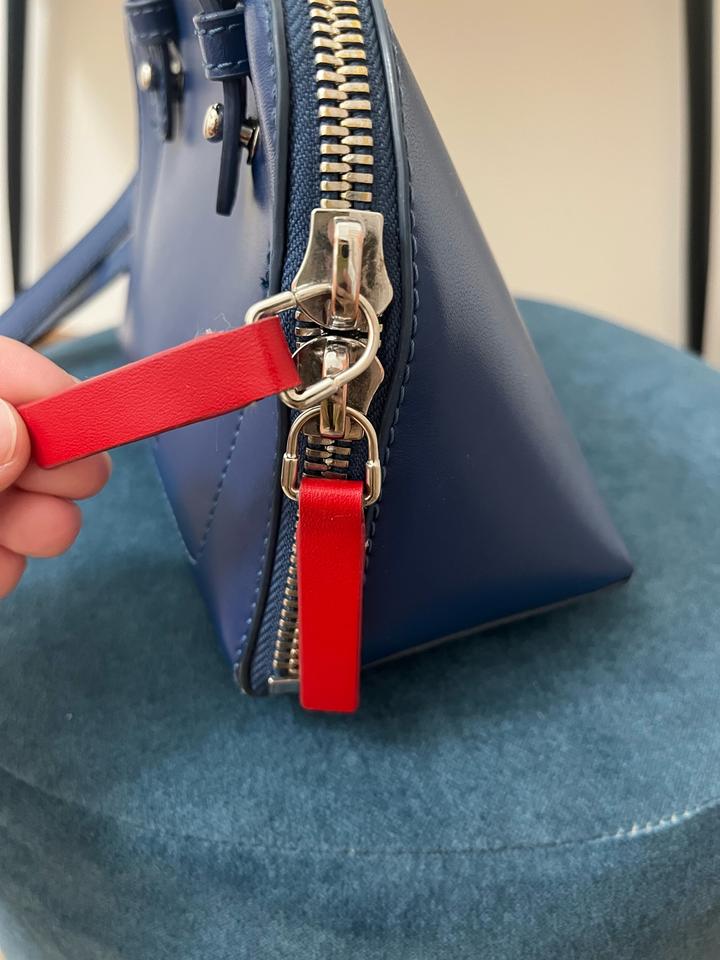 Сумка Charles & Keith