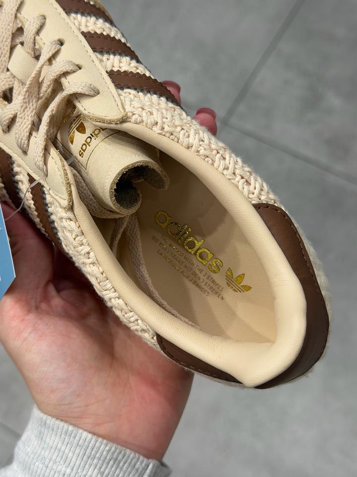 Женские кроссовки Adidas