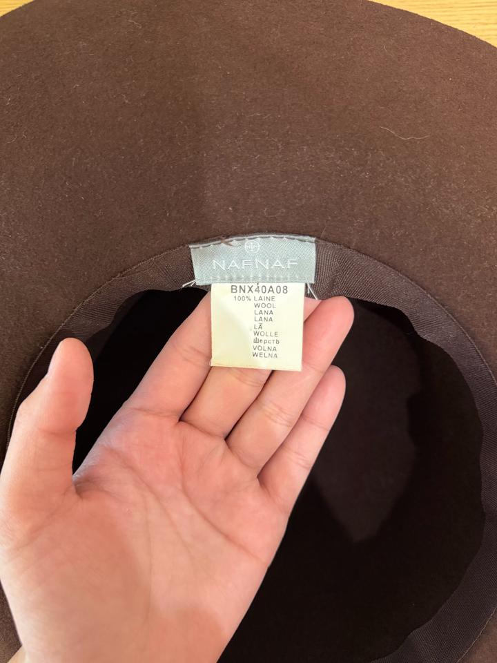 Коричневая шляпа