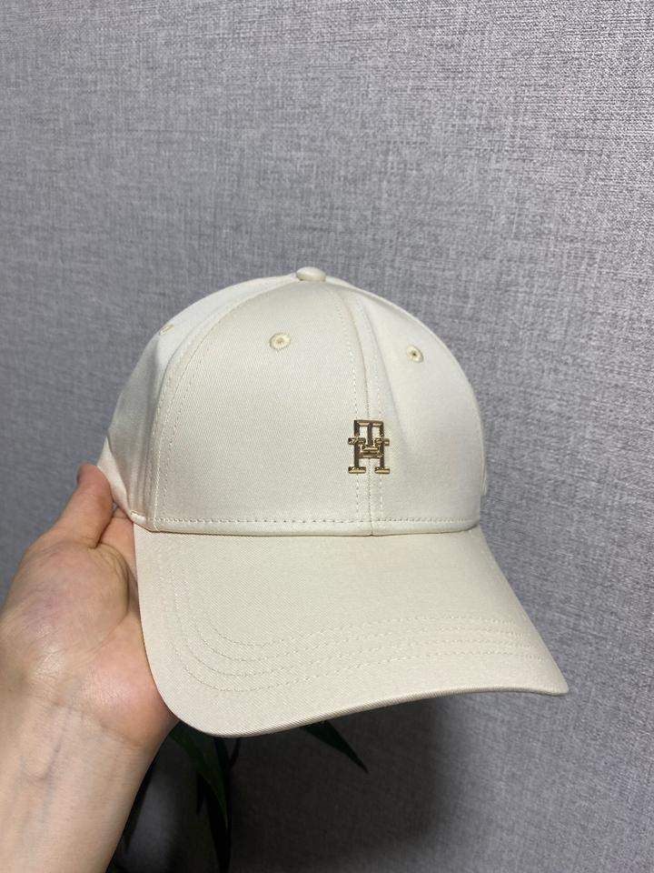 Кепка от Tommy Helfiger