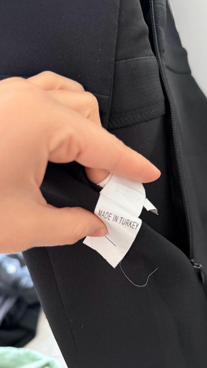 Черный комбинезон женский с перьями