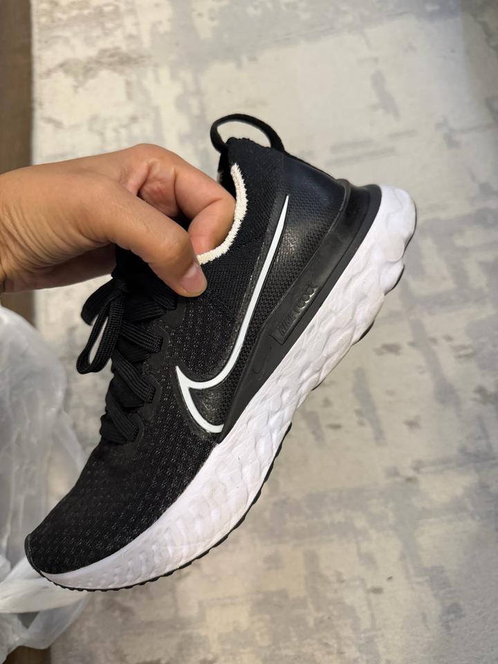 Отдам все обуви за 18.000 тг