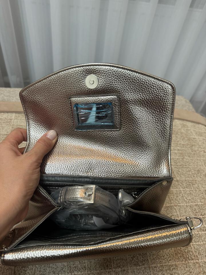 Клатч серебристый