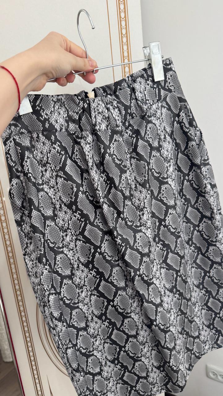 Юбка эко кожа с принтом