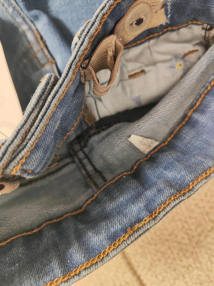 Джинсы Zara .