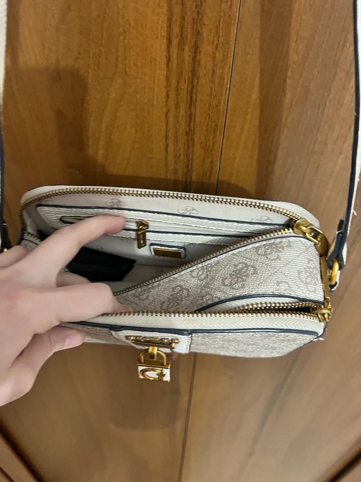 сумка кроссбоди Guess