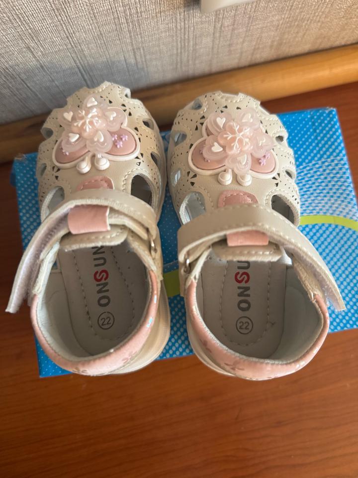 Босоножки детские новый