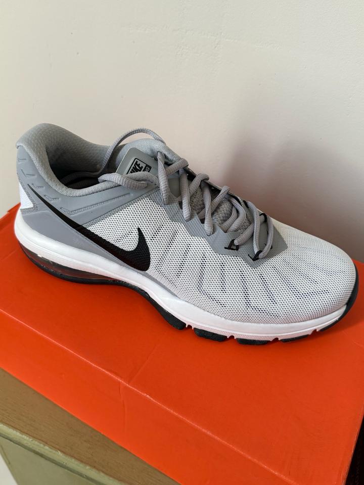 Кроссовки NIKE