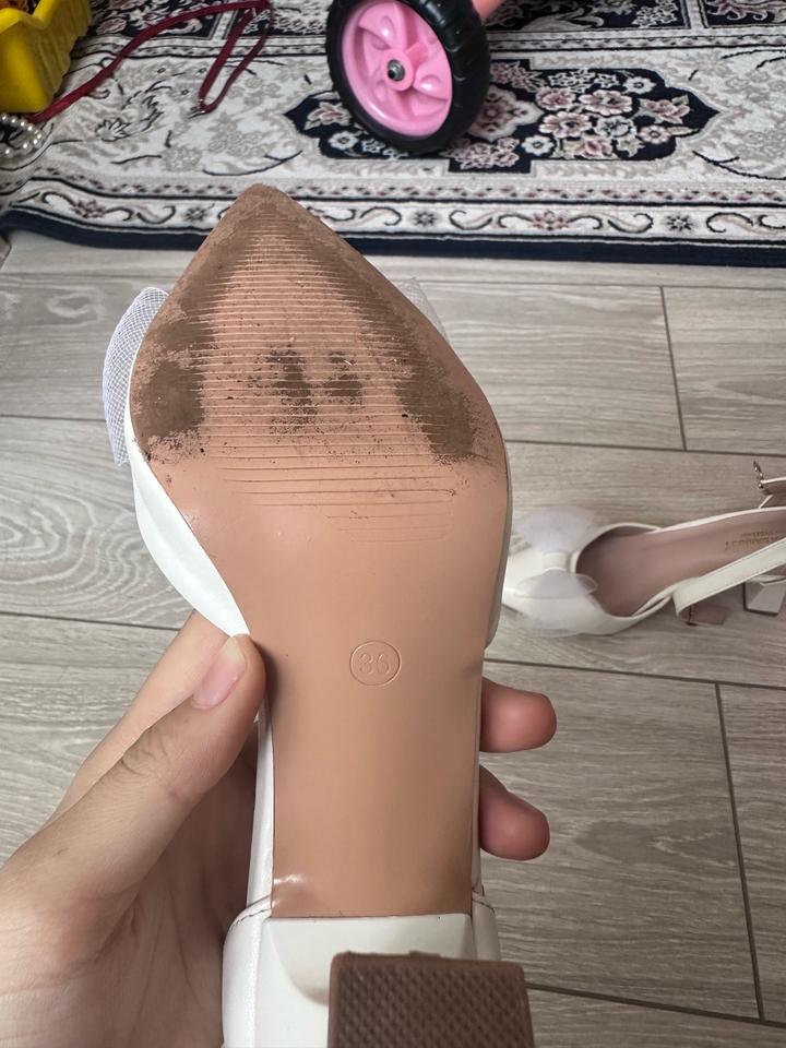 Белый туфли