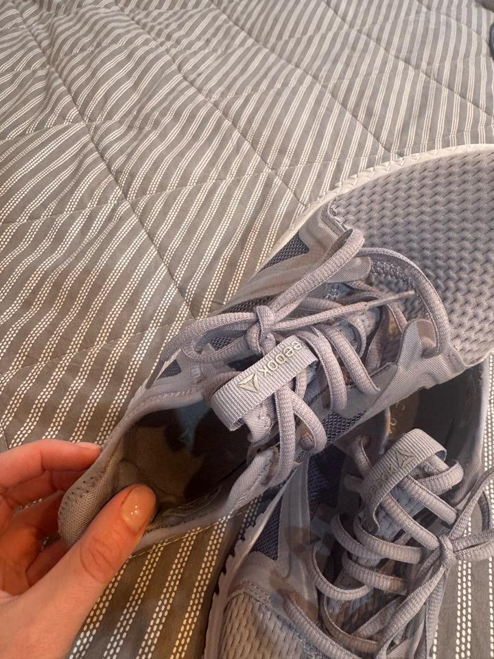 Продам кроссовки Reebok