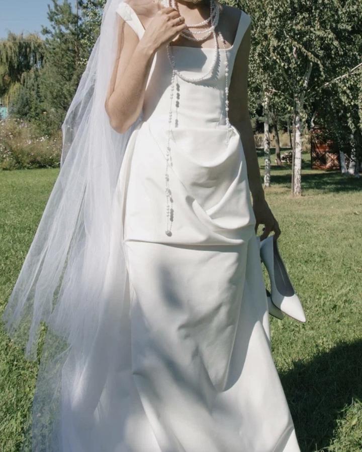 Белое платье