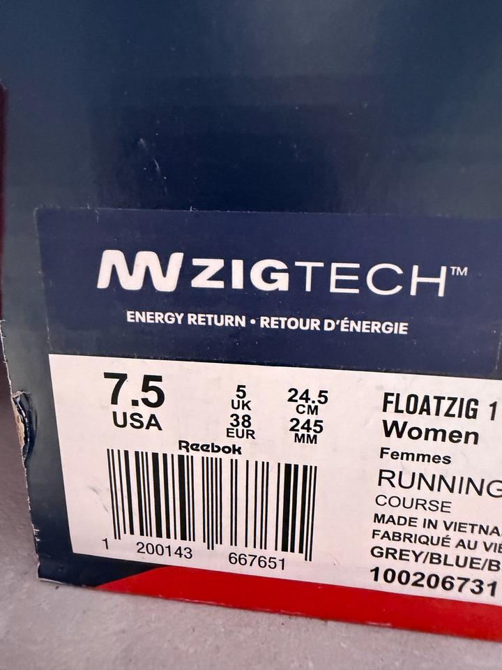 Женские кроссовки Reebok