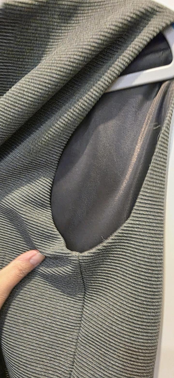 Платье серое Mango