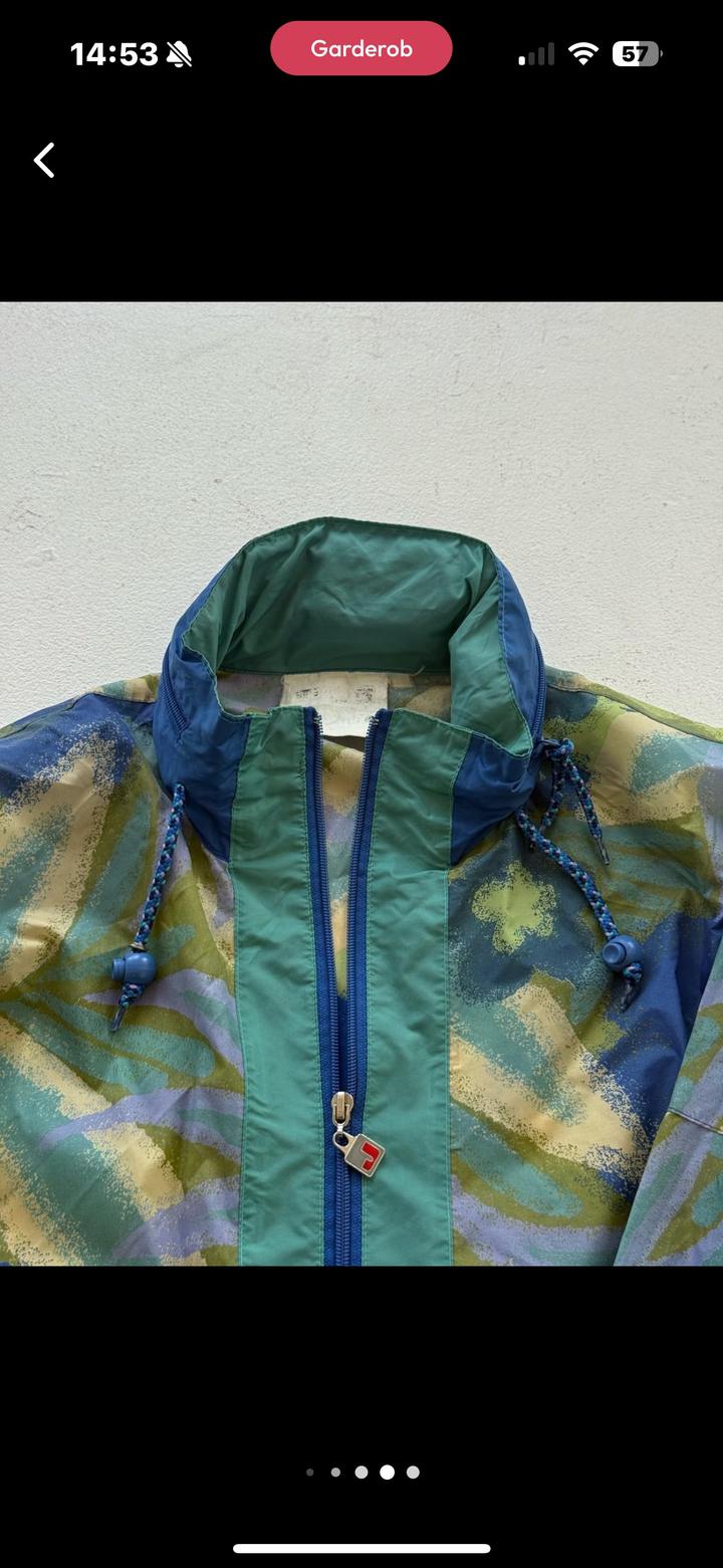 Яркая Ветровка