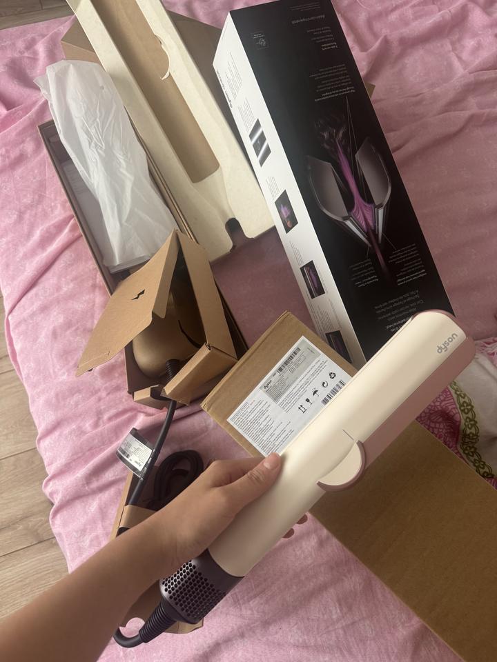 Новый Dyson Airstrait