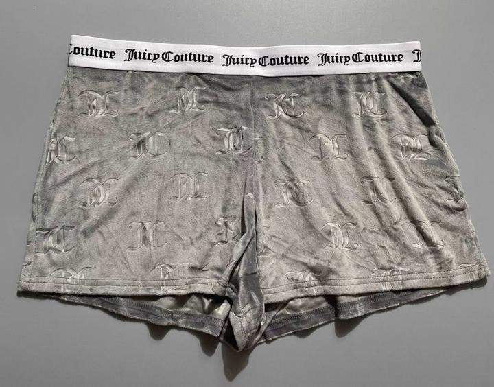Шорты от бренда Juicy Couture