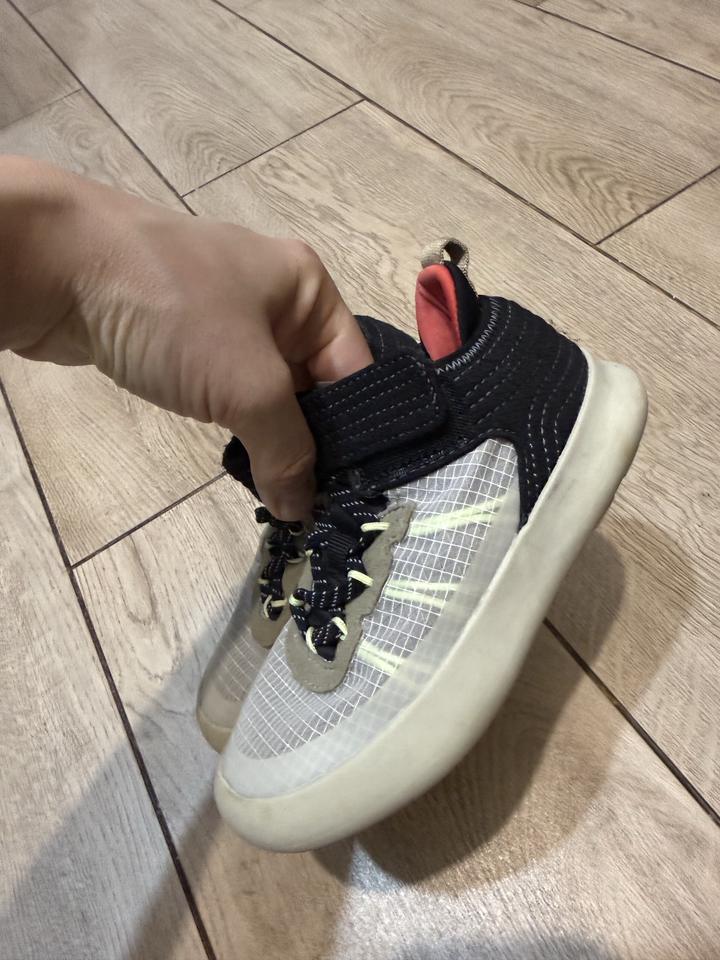 Кроссовки Zara