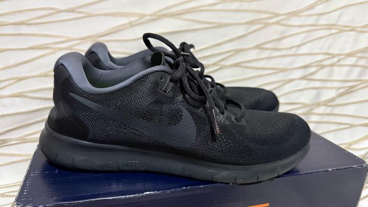 EUC Nike Women US 8 Free RN Black Training Running Shoes Sneakers