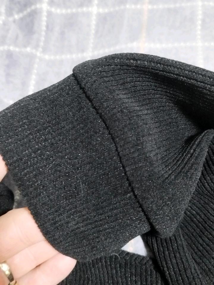 Укороченная кофточка на замке