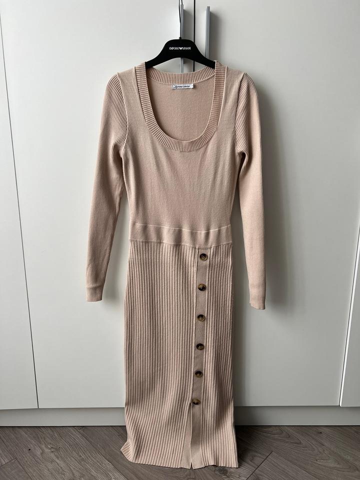 Бежевое платье Zarina