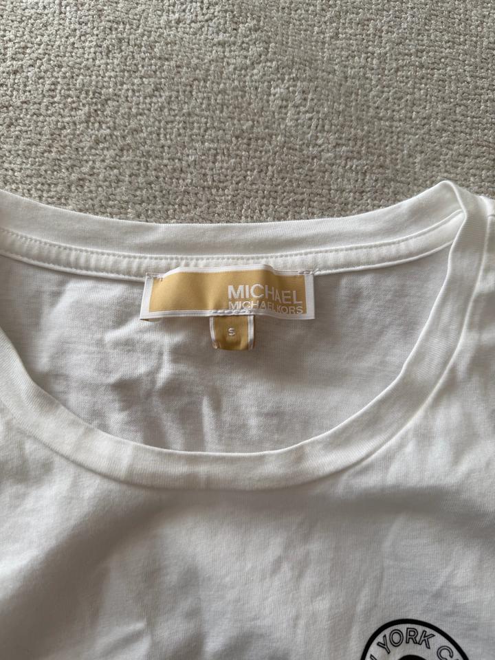 Новая футболка от MK