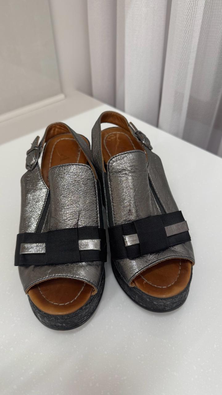 Босоножки кожаные