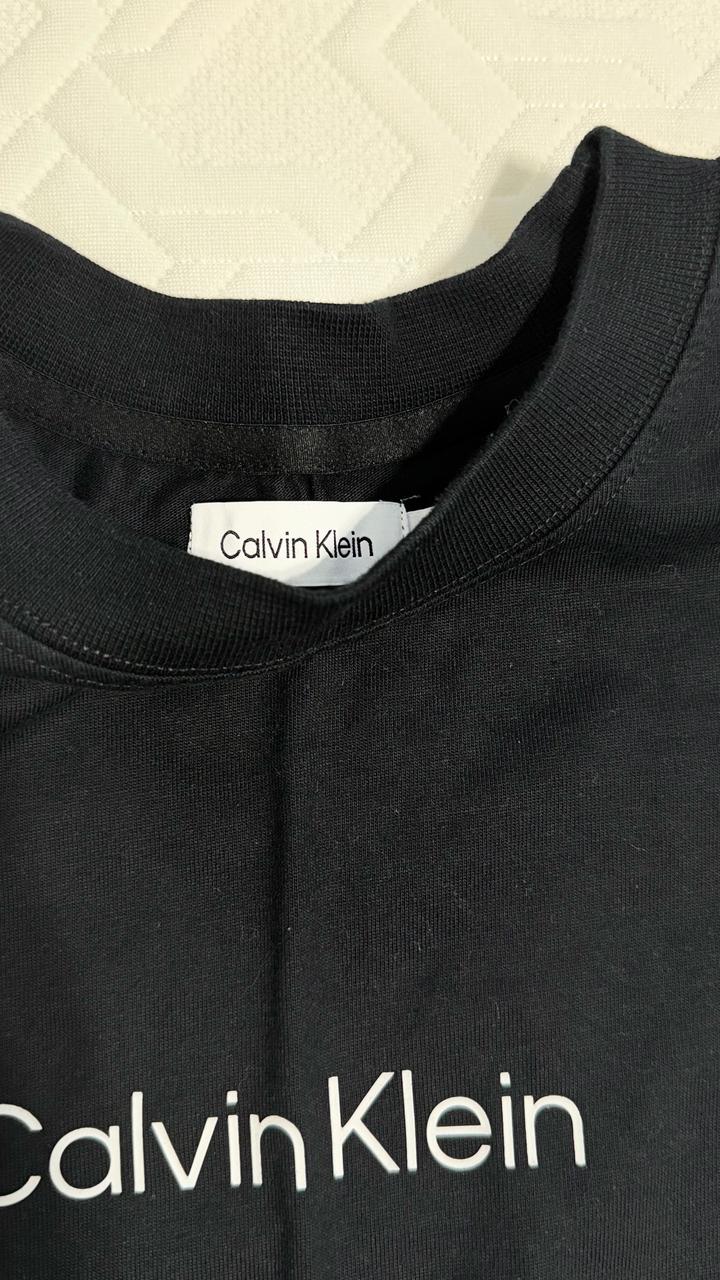 Черная футболка