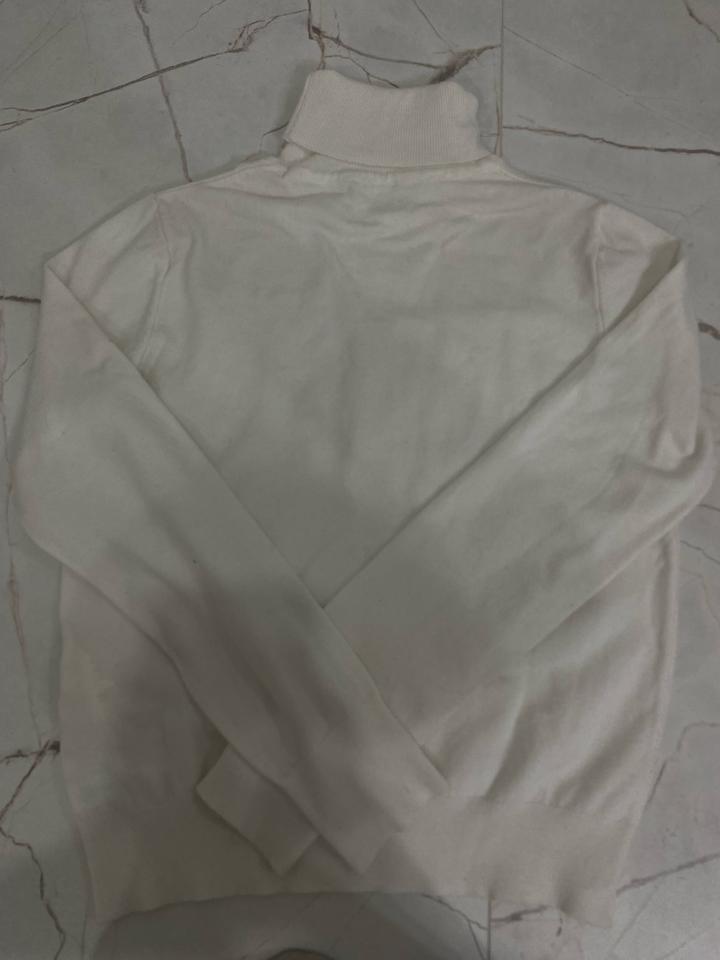 Белая водолазка