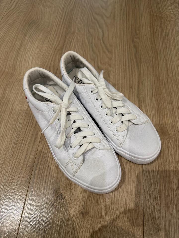 Белые крассовки