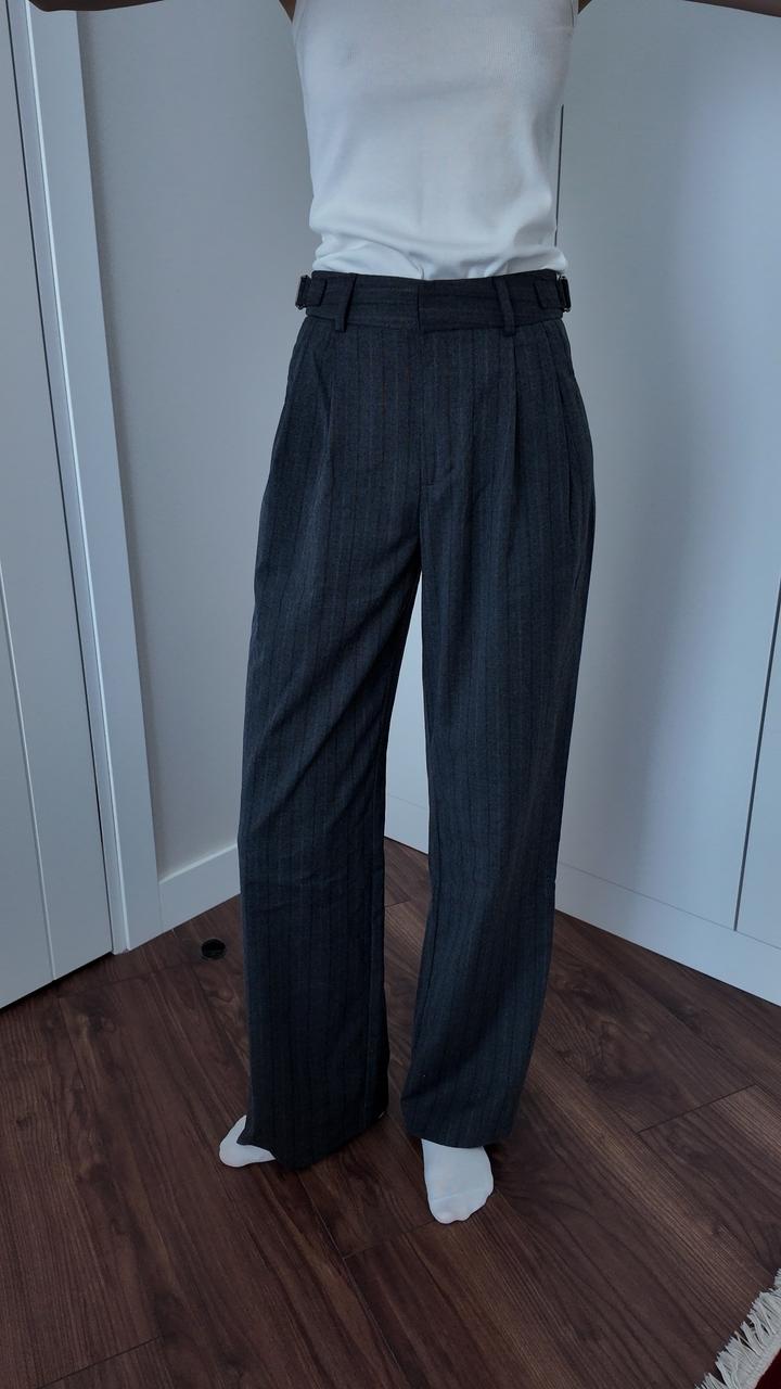 Серые штаны Stradivarius