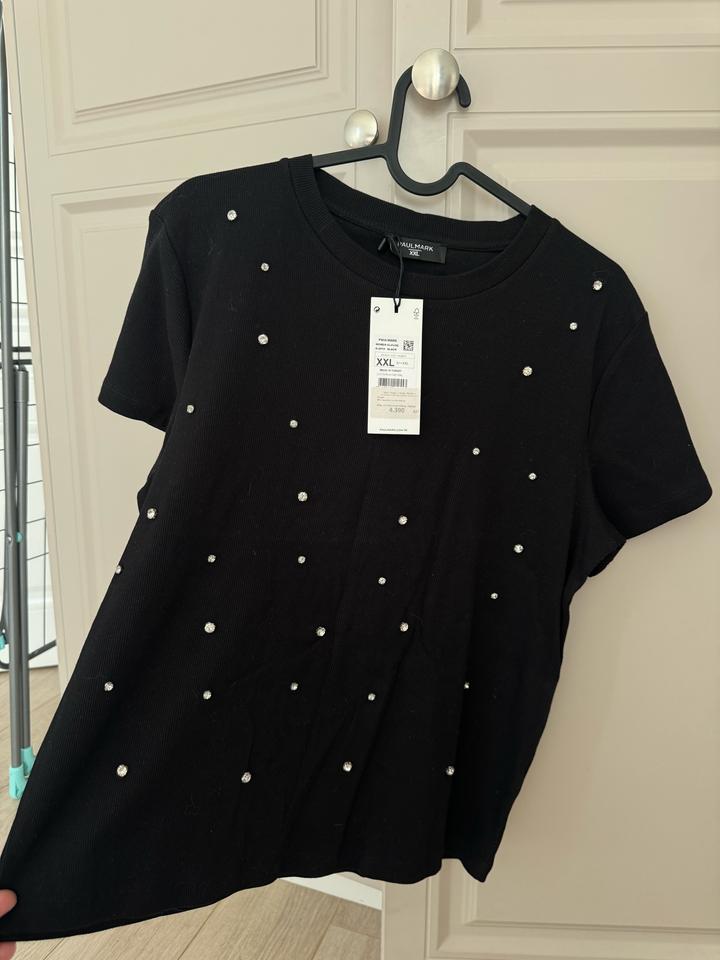 Футболка со стразами новая