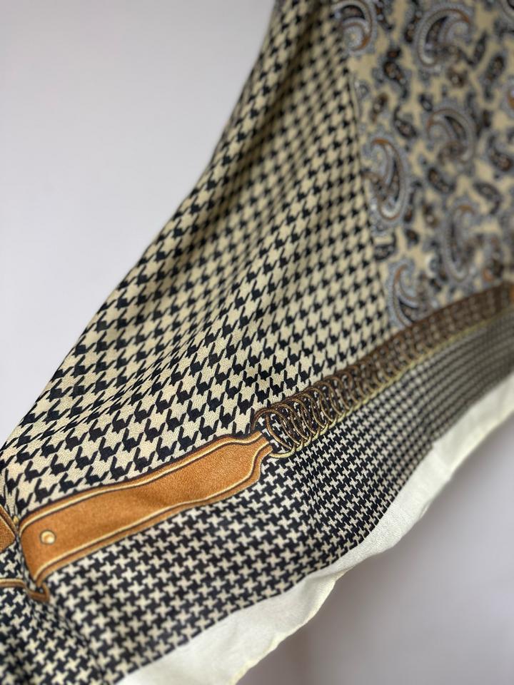 Платок с классическим принтом