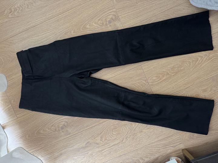 Кожаные прямые брюки H&M