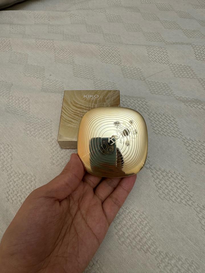 Хайлайтер ocean feel от KIKO в оттенке 02 virtuous golden rose