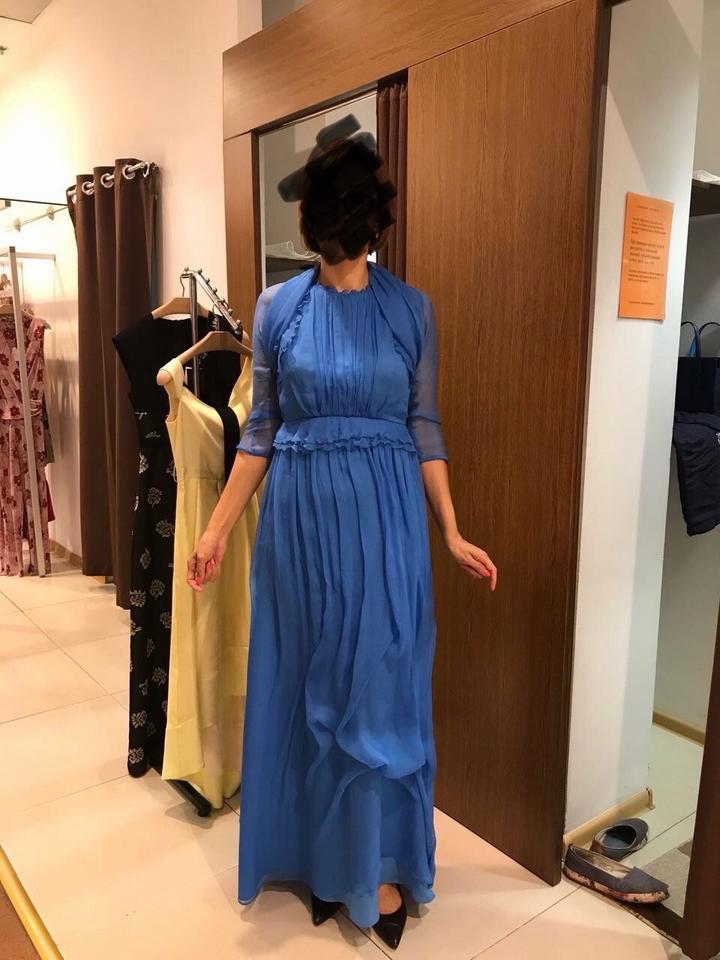 Голубое легкое платье