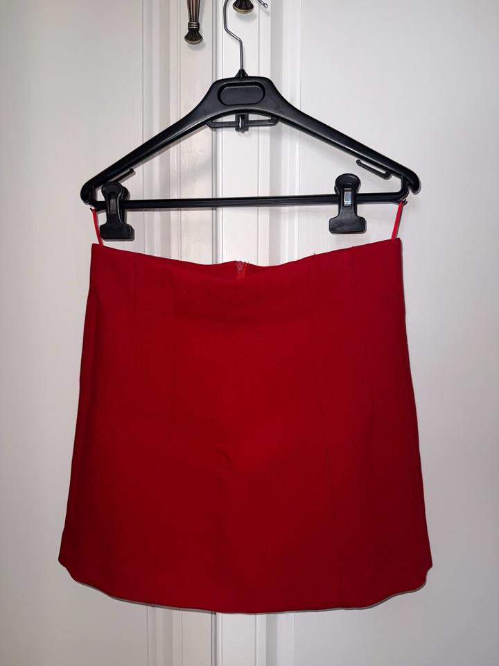 Короткая юбка Zara