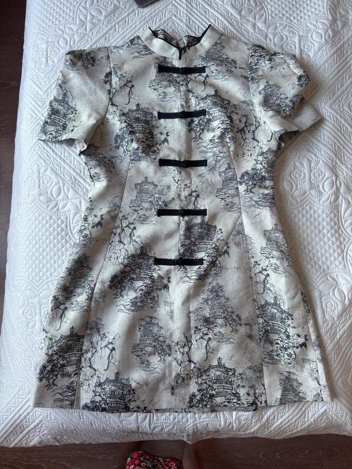 Продаи рлатье Zara