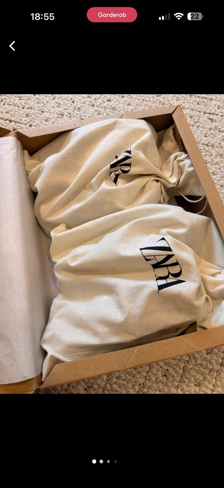 Продам кроссовки детские Zara