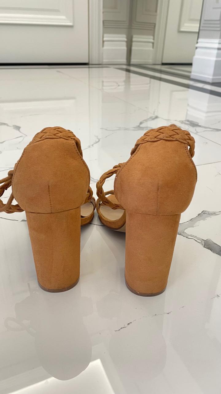 Босоножки на каблуке 1+1