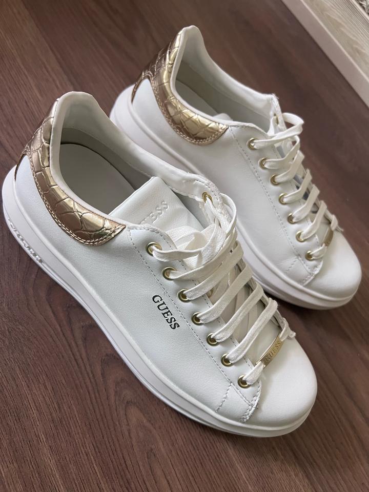 Кроссовки Guess