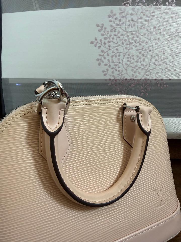Розовое сумка Louis Vuitton