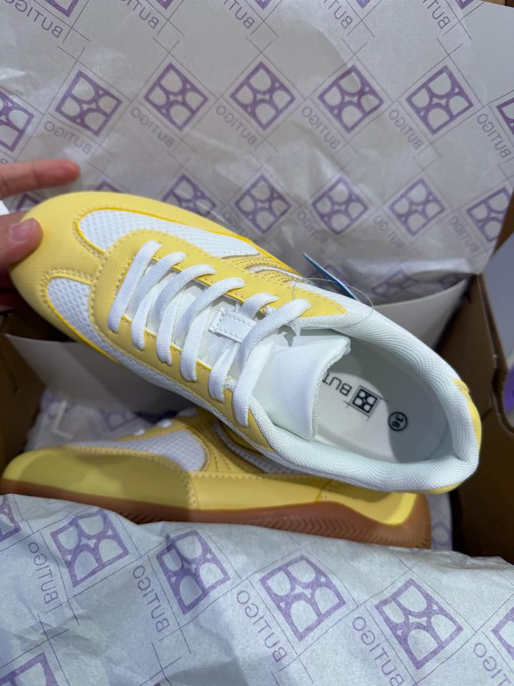 Кроссовки женские