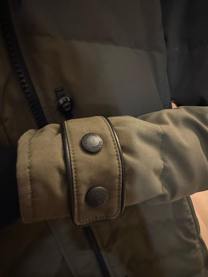 Пуховик CANADA GOOSE
